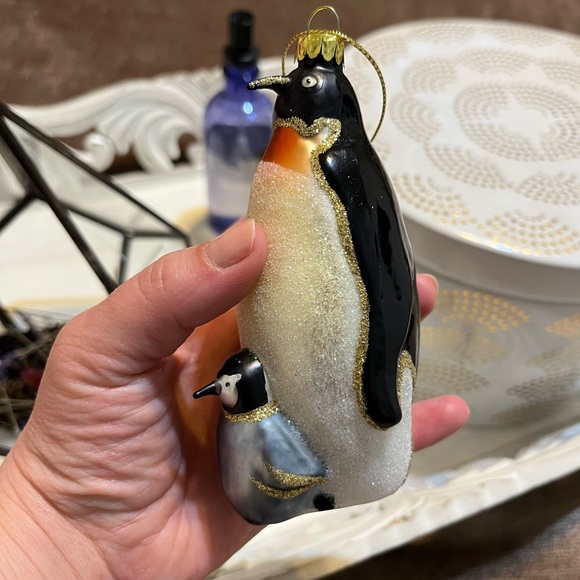 NWOT Emperor Penguin & Baby Christmas Ornament - Picture 3 of 5
